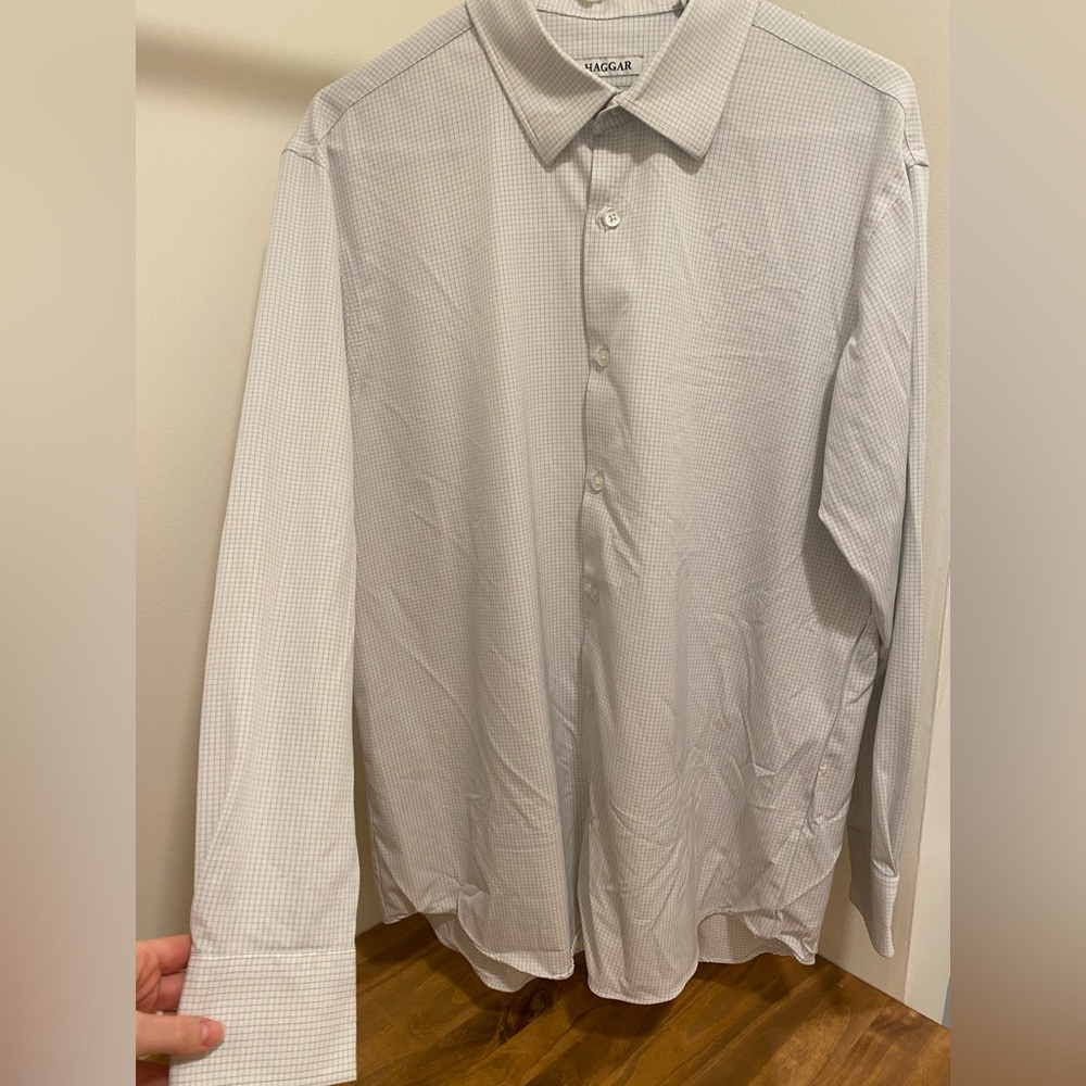 Haggar Men's Light Gray Checkered Button Down Shirt